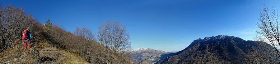 In decisa salita alla Croce del Monte Castello con vista in Alben e conca di Oltre il Colle